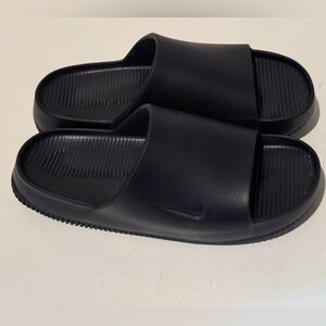 Nike Calm Slides - men’s 9.5 - women’s 11